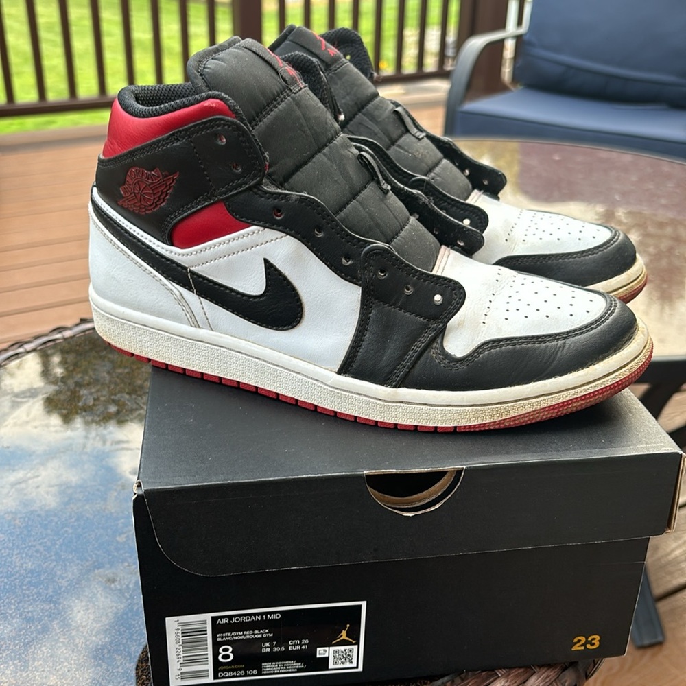 AIR JORDAN 1 MID GYM RED BLACK, gently used, size 8, no laces, original box